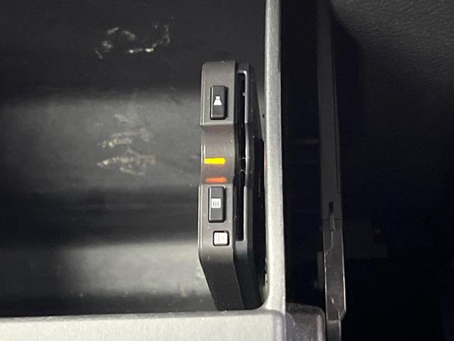 ジープ・ラングラーアンリミテッド スポーツアルティテュード　３００台限定車　アダプティブクルーズコントロール　純正ディスプレイオーディオ　アップルカープレイ　Ｂｌｕｅｔｏｏｔｈ　ＬＥＤヘッドライト　純正１７インチアルミホイール　バックカメラ　禁煙車（8枚目）