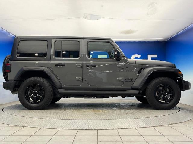 ジープ・ラングラーアンリミテッド スポーツアルティテュード　３００台限定車　アダプティブクルーズコントロール　純正ディスプレイオーディオ　アップルカープレイ　Ｂｌｕｅｔｏｏｔｈ　ＬＥＤヘッドライト　純正１７インチアルミホイール　バックカメラ　禁煙車（23枚目）