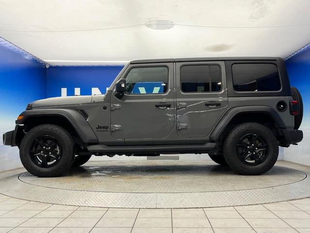 ジープ・ラングラーアンリミテッド スポーツアルティテュード　３００台限定車　アダプティブクルーズコントロール　純正ディスプレイオーディオ　アップルカープレイ　Ｂｌｕｅｔｏｏｔｈ　ＬＥＤヘッドライト　純正１７インチアルミホイール　バックカメラ　禁煙車（24枚目）