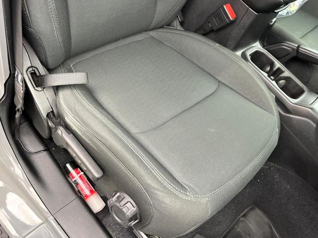 ジープ・ラングラーアンリミテッド スポーツアルティテュード　３００台限定車　アダプティブクルーズコントロール　純正ディスプレイオーディオ　アップルカープレイ　Ｂｌｕｅｔｏｏｔｈ　ＬＥＤヘッドライト　純正１７インチアルミホイール　バックカメラ　禁煙車（33枚目）