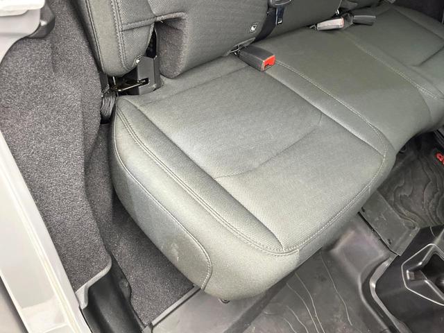 ジープ・ラングラーアンリミテッド スポーツアルティテュード　３００台限定車　アダプティブクルーズコントロール　純正ディスプレイオーディオ　アップルカープレイ　Ｂｌｕｅｔｏｏｔｈ　ＬＥＤヘッドライト　純正１７インチアルミホイール　バックカメラ　禁煙車（35枚目）