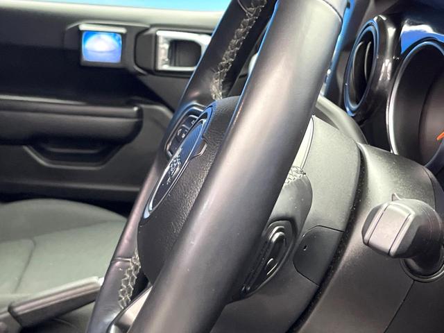 ジープ・ラングラーアンリミテッド スポーツアルティテュード　３００台限定車　アダプティブクルーズコントロール　純正ディスプレイオーディオ　アップルカープレイ　Ｂｌｕｅｔｏｏｔｈ　ＬＥＤヘッドライト　純正１７インチアルミホイール　バックカメラ　禁煙車（42枚目）