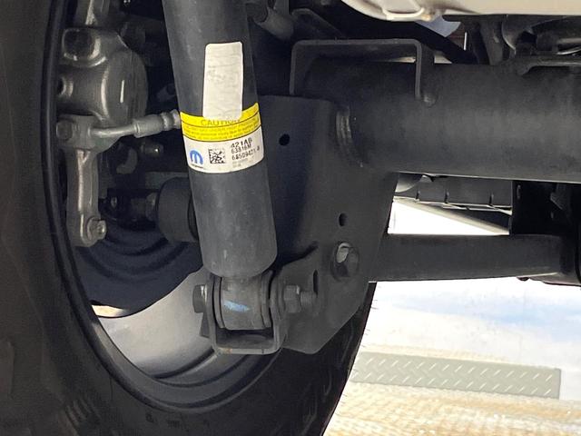 ジープ・ラングラーアンリミテッド スポーツアルティテュード　３００台限定車　アダプティブクルーズコントロール　純正ディスプレイオーディオ　アップルカープレイ　Ｂｌｕｅｔｏｏｔｈ　ＬＥＤヘッドライト　純正１７インチアルミホイール　バックカメラ　禁煙車（46枚目）