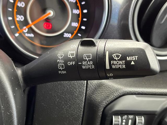 ジープ・ラングラーアンリミテッド スポーツアルティテュード　３００台限定車　アダプティブクルーズコントロール　純正ディスプレイオーディオ　アップルカープレイ　Ｂｌｕｅｔｏｏｔｈ　ＬＥＤヘッドライト　純正１７インチアルミホイール　バックカメラ　禁煙車（50枚目）