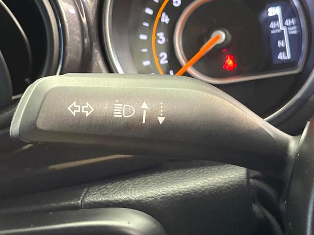 ジープ・ラングラーアンリミテッド スポーツアルティテュード　３００台限定車　アダプティブクルーズコントロール　純正ディスプレイオーディオ　アップルカープレイ　Ｂｌｕｅｔｏｏｔｈ　ＬＥＤヘッドライト　純正１７インチアルミホイール　バックカメラ　禁煙車（51枚目）