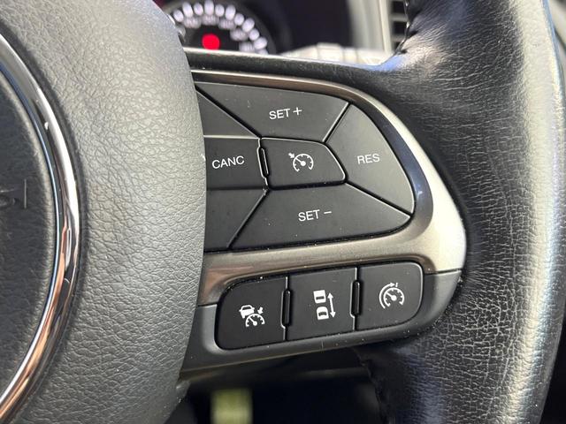 ジープ・レネゲード リミテッド 黒革シート アダプティブクルーズコントロール 純正ナビ リアビューカメラ 前席シートヒーター 前席パワーシート LEDヘッドライト 地デジTV Bluetooth再生 ブラインドスポットアシスト(4枚目)