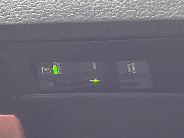 ジープ・レネゲード リミテッド 黒革シート アダプティブクルーズコントロール 純正ナビ リアビューカメラ 前席シートヒーター 前席パワーシート LEDヘッドライト 地デジTV Bluetooth再生 ブラインドスポットアシスト(8枚目)