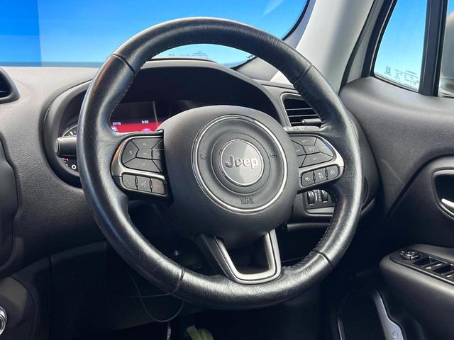 ジープ・レネゲード リミテッド 黒革シート アダプティブクルーズコントロール 純正ナビ リアビューカメラ 前席シートヒーター 前席パワーシート LEDヘッドライト 地デジTV Bluetooth再生 ブラインドスポットアシスト(11枚目)