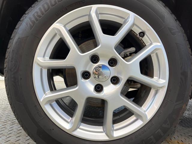 ジープ・レネゲード リミテッド 黒革シート アダプティブクルーズコントロール 純正ナビ リアビューカメラ 前席シートヒーター 前席パワーシート LEDヘッドライト 地デジTV Bluetooth再生 ブラインドスポットアシスト(26枚目)