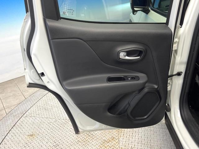 ジープ・レネゲード リミテッド 黒革シート アダプティブクルーズコントロール 純正ナビ リアビューカメラ 前席シートヒーター 前席パワーシート LEDヘッドライト 地デジTV Bluetooth再生 ブラインドスポットアシスト(31枚目)