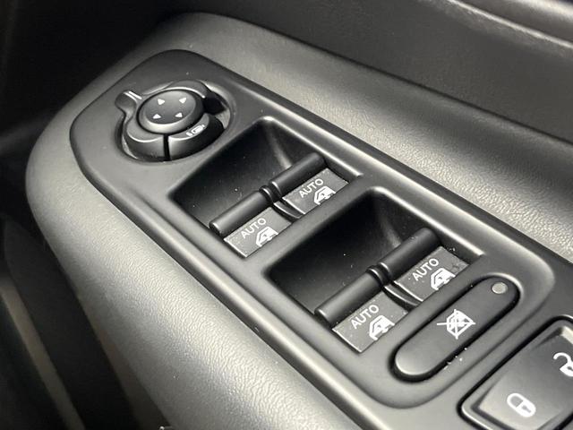 ジープ・レネゲード リミテッド 黒革シート アダプティブクルーズコントロール 純正ナビ リアビューカメラ 前席シートヒーター 前席パワーシート LEDヘッドライト 地デジTV Bluetooth再生 ブラインドスポットアシスト(51枚目)