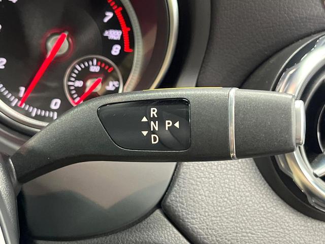 ＧＬＡクラス ＧＬＡ２２０　４マチック　後期モデル　レザーエクスクルーシブパッケージ　レーダーセーフティパッケージ　クリアランスソナー　前席シートヒーター　前席パワーシート　アダプティブハイビームアシストプラス　ＬＥＤヘッドランプ　禁煙車（12枚目）