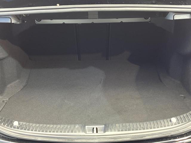 Ｃクラス Ｃ２００アバンギャルド　ＡＭＧライン　レザーエクスクルーシブパッケージ　レーダーセーフティパッケージ　ベーシックパッケージ　クリアランスソナー　アダプティブハイビームアシストプラス　マルチビームＬＥＤヘッドランプ　純正ナビ　バックカメラ（13枚目）