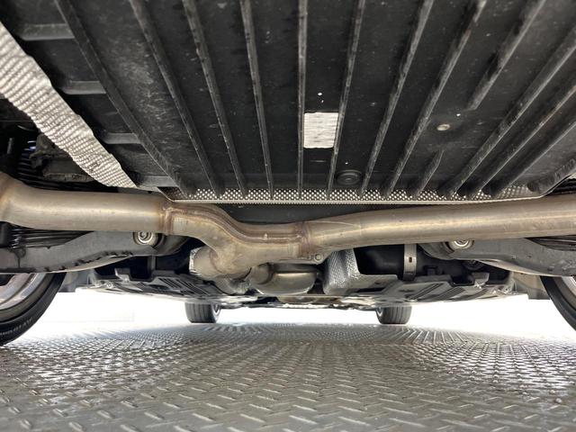 Ｃクラス Ｃ２００アバンギャルド　ＡＭＧライン　レザーエクスクルーシブパッケージ　レーダーセーフティパッケージ　ベーシックパッケージ　クリアランスソナー　アダプティブハイビームアシストプラス　マルチビームＬＥＤヘッドランプ　純正ナビ　バックカメラ（22枚目）