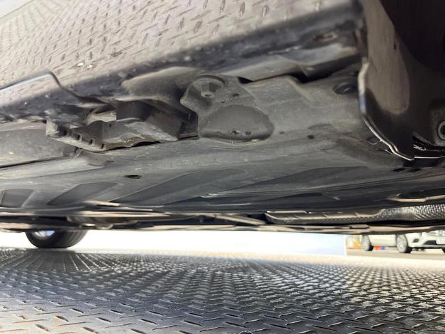 Ｃクラス Ｃ２００アバンギャルド　ＡＭＧライン　レザーエクスクルーシブパッケージ　レーダーセーフティパッケージ　ベーシックパッケージ　クリアランスソナー　アダプティブハイビームアシストプラス　マルチビームＬＥＤヘッドランプ　純正ナビ　バックカメラ（23枚目）