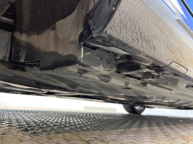 Ｃクラス Ｃ２００アバンギャルド　ＡＭＧライン　レザーエクスクルーシブパッケージ　レーダーセーフティパッケージ　ベーシックパッケージ　クリアランスソナー　アダプティブハイビームアシストプラス　マルチビームＬＥＤヘッドランプ　純正ナビ　バックカメラ（24枚目）