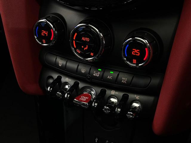 MINI ジョンクーパーワークス パノラマサンルーフ ハーマンカードンサウンドシステム クルーズコントロール オートライト LEDヘッドランプ 純正18インチAW デュアルオートエアコン 純正ナビ Bluetooth接続 禁煙車(8枚目)