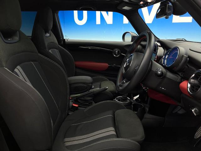 MINI ジョンクーパーワークス パノラマサンルーフ ハーマンカードンサウンドシステム クルーズコントロール オートライト LEDヘッドランプ 純正18インチAW デュアルオートエアコン 純正ナビ Bluetooth接続 禁煙車(9枚目)