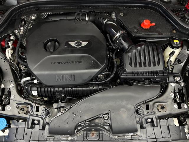MINI ジョンクーパーワークス パノラマサンルーフ ハーマンカードンサウンドシステム クルーズコントロール オートライト LEDヘッドランプ 純正18インチAW デュアルオートエアコン 純正ナビ Bluetooth接続 禁煙車(21枚目)