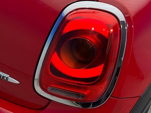 MINI ジョンクーパーワークス パノラマサンルーフ ハーマンカードンサウンドシステム クルーズコントロール オートライト LEDヘッドランプ 純正18インチAW デュアルオートエアコン 純正ナビ Bluetooth接続 禁煙車(28枚目)