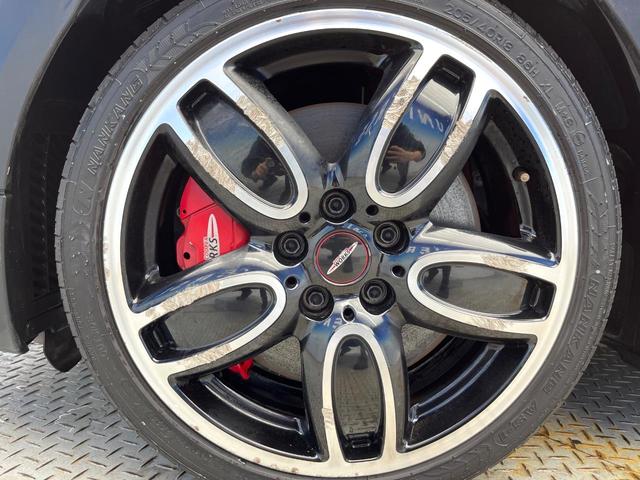 MINI ジョンクーパーワークス パノラマサンルーフ ハーマンカードンサウンドシステム クルーズコントロール オートライト LEDヘッドランプ 純正18インチAW デュアルオートエアコン 純正ナビ Bluetooth接続 禁煙車(40枚目)