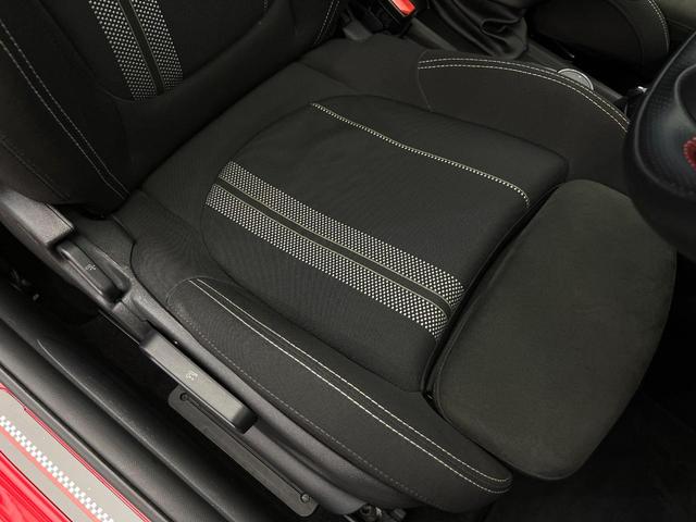 MINI ジョンクーパーワークス パノラマサンルーフ ハーマンカードンサウンドシステム クルーズコントロール オートライト LEDヘッドランプ 純正18インチAW デュアルオートエアコン 純正ナビ Bluetooth接続 禁煙車(44枚目)