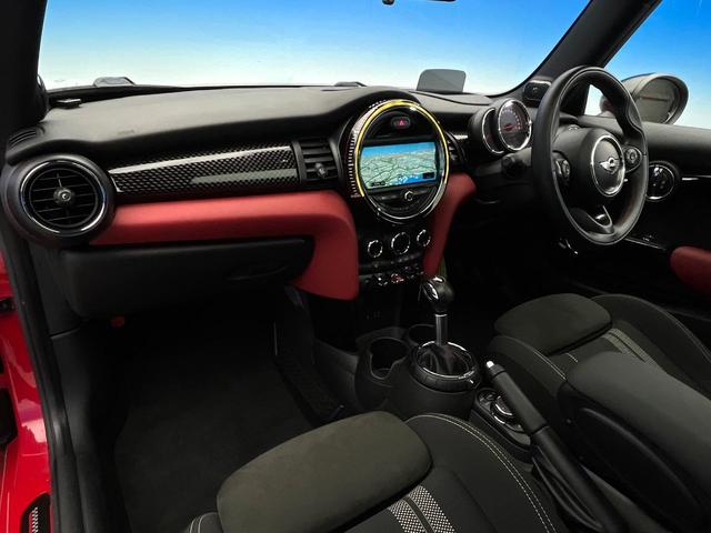 MINI ジョンクーパーワークス パノラマサンルーフ ハーマンカードンサウンドシステム クルーズコントロール オートライト LEDヘッドランプ 純正18インチAW デュアルオートエアコン 純正ナビ Bluetooth接続 禁煙車(45枚目)