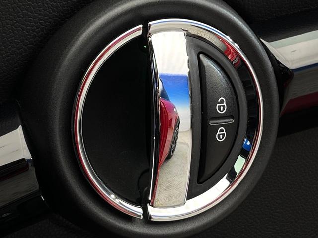 MINI ジョンクーパーワークス パノラマサンルーフ ハーマンカードンサウンドシステム クルーズコントロール オートライト LEDヘッドランプ 純正18インチAW デュアルオートエアコン 純正ナビ Bluetooth接続 禁煙車(48枚目)