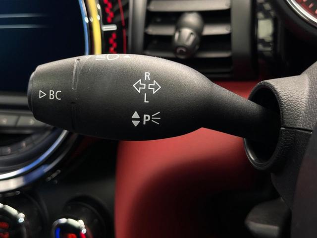 MINI ジョンクーパーワークス パノラマサンルーフ ハーマンカードンサウンドシステム クルーズコントロール オートライト LEDヘッドランプ 純正18インチAW デュアルオートエアコン 純正ナビ Bluetooth接続 禁煙車(53枚目)