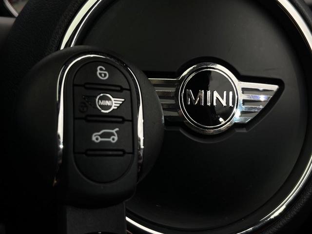 MINI ジョンクーパーワークス パノラマサンルーフ ハーマンカードンサウンドシステム クルーズコントロール オートライト LEDヘッドランプ 純正18インチAW デュアルオートエアコン 純正ナビ Bluetooth接続 禁煙車(57枚目)