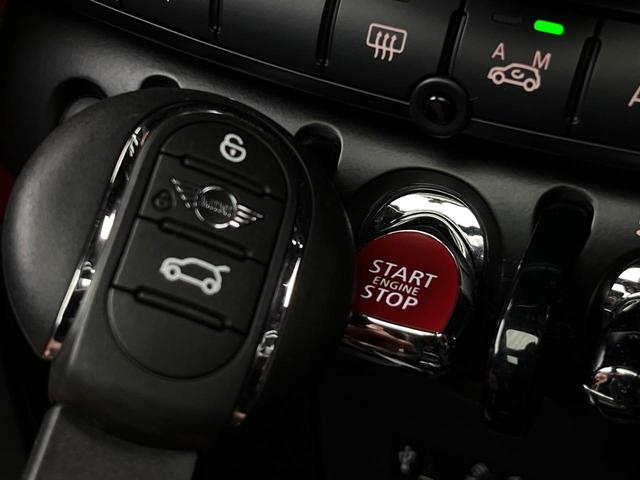 MINI ジョンクーパーワークス パノラマサンルーフ ハーマンカードンサウンドシステム クルーズコントロール オートライト LEDヘッドランプ 純正18インチAW デュアルオートエアコン 純正ナビ Bluetooth接続 禁煙車(59枚目)