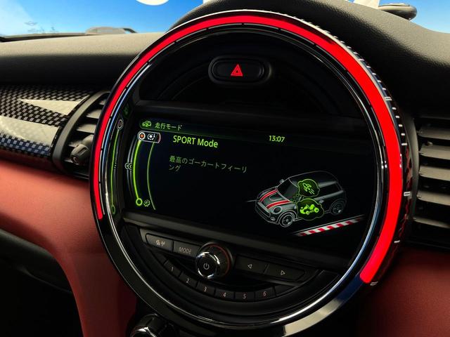 MINI ジョンクーパーワークス パノラマサンルーフ ハーマンカードンサウンドシステム クルーズコントロール オートライト LEDヘッドランプ 純正18インチAW デュアルオートエアコン 純正ナビ Bluetooth接続 禁煙車(63枚目)