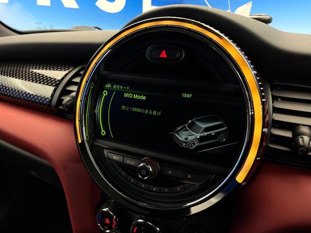 MINI ジョンクーパーワークス パノラマサンルーフ ハーマンカードンサウンドシステム クルーズコントロール オートライト LEDヘッドランプ 純正18インチAW デュアルオートエアコン 純正ナビ Bluetooth接続 禁煙車(64枚目)
