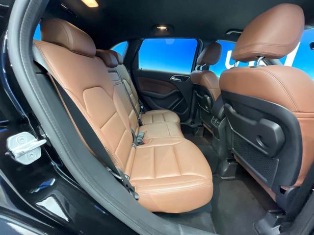 Ｂクラス Ｂ１８０　後期モデル　レザーエクスクルーシブパッケージ　ベーシックパッケージプラス　レーダーセーフティパッケージ　オートマチックハイビーム　ＬＥＤヘッドランプ　純正ナビ　バックカメラ　フルセグＴＶ　禁煙車（10枚目）