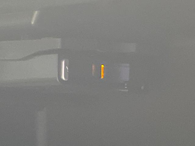 Ｂクラス Ｂ１８０　後期モデル　レザーエクスクルーシブパッケージ　ベーシックパッケージプラス　レーダーセーフティパッケージ　オートマチックハイビーム　ＬＥＤヘッドランプ　純正ナビ　バックカメラ　フルセグＴＶ　禁煙車（65枚目）