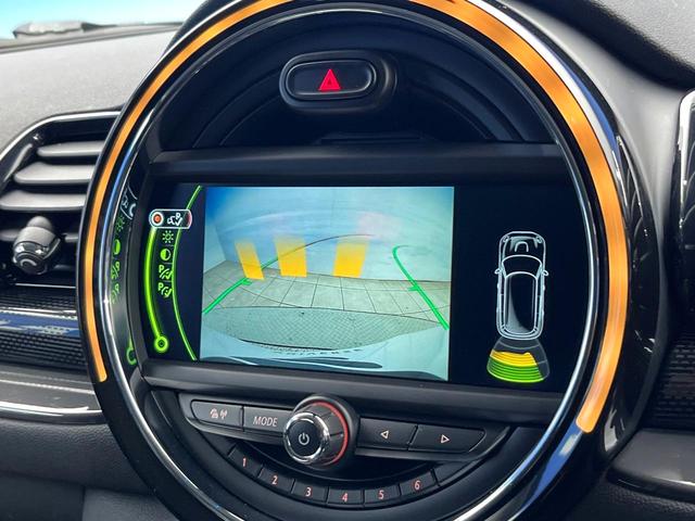 ＭＩＮＩ クーパーＳＤ　クラブマン　ペッパーＰＫＧ　リアビューカメラ／パークディスタンスコントロール　純正ナビ　プライバシーガラス　ＬＥＤヘッドランプ　ツインマフラー　デュアルオートエアコン　ＥＴＣ内蔵ルームミラー　スマートキー　禁煙車（5枚目）