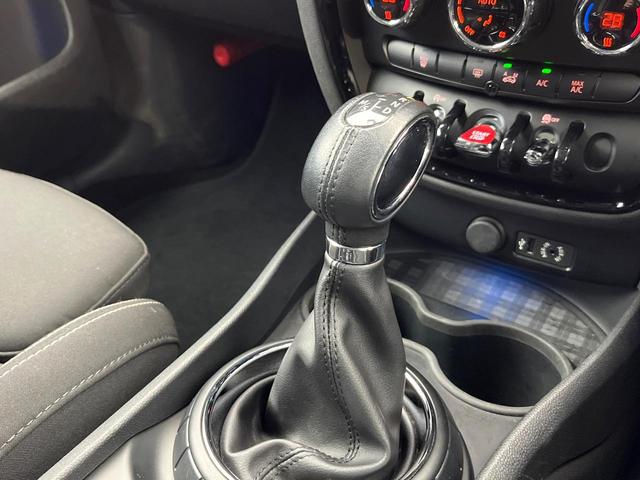 ＭＩＮＩ クーパーＳＤ　クラブマン　ペッパーＰＫＧ　リアビューカメラ／パークディスタンスコントロール　純正ナビ　プライバシーガラス　ＬＥＤヘッドランプ　ツインマフラー　デュアルオートエアコン　ＥＴＣ内蔵ルームミラー　スマートキー　禁煙車（12枚目）