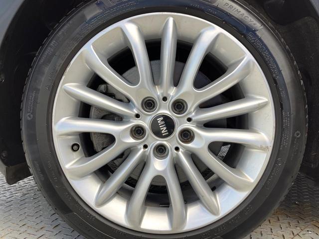 ＭＩＮＩ クーパーＳＤ　クラブマン　ペッパーＰＫＧ　リアビューカメラ／パークディスタンスコントロール　純正ナビ　プライバシーガラス　ＬＥＤヘッドランプ　ツインマフラー　デュアルオートエアコン　ＥＴＣ内蔵ルームミラー　スマートキー　禁煙車（25枚目）