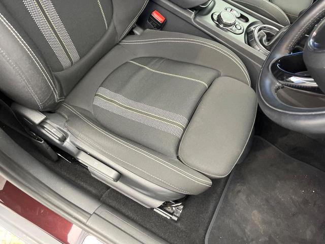 ＭＩＮＩ クーパーＳＤ　クラブマン　ペッパーＰＫＧ　リアビューカメラ／パークディスタンスコントロール　純正ナビ　プライバシーガラス　ＬＥＤヘッドランプ　ツインマフラー　デュアルオートエアコン　ＥＴＣ内蔵ルームミラー　スマートキー　禁煙車（28枚目）