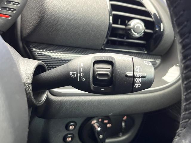 ＭＩＮＩ クーパーＳＤ　クラブマン　ペッパーＰＫＧ　リアビューカメラ／パークディスタンスコントロール　純正ナビ　プライバシーガラス　ＬＥＤヘッドランプ　ツインマフラー　デュアルオートエアコン　ＥＴＣ内蔵ルームミラー　スマートキー　禁煙車（52枚目）