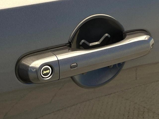 ジープ・レネゲード リミテッド 後期モデル APPLECARPLAY 革シート ステアリングヒーター アダプティブクルーズコントロール ブラインドスポットモニター 純正ナビ バックカメラLEDヘッドランプ 地デジTV 禁煙車(23枚目)