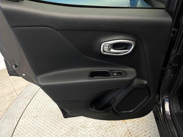 ジープ・レネゲード リミテッド 後期モデル APPLECARPLAY 革シート ステアリングヒーター アダプティブクルーズコントロール ブラインドスポットモニター 純正ナビ バックカメラLEDヘッドランプ 地デジTV 禁煙車(35枚目)