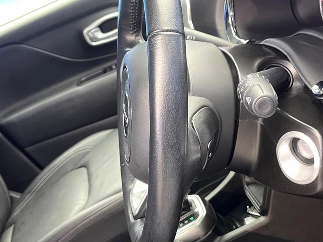 ジープ・レネゲード リミテッド 後期モデル APPLECARPLAY 革シート ステアリングヒーター アダプティブクルーズコントロール ブラインドスポットモニター 純正ナビ バックカメラLEDヘッドランプ 地デジTV 禁煙車(46枚目)