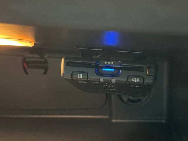 ＭＩＮＩ クーパーＤ　ワンオーナー　ペッパーＰＫＧ　カメラ／パーキングアシストＰＫＧ　ＬＥＤヘッドランプ／ユニオンジャックデザインＬＥＤリアランプ　純正ナビ　デュアルオートエアコン　スマートキー　禁煙車（8枚目）