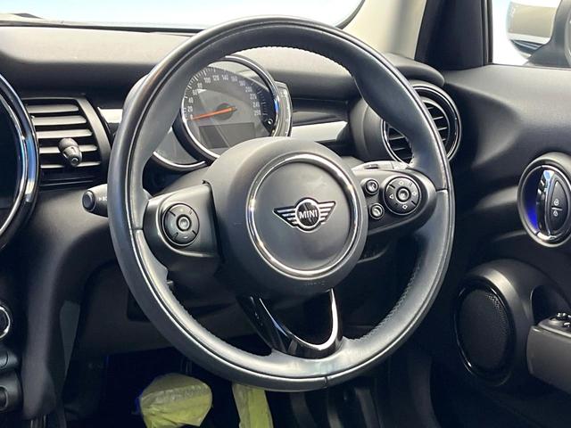 ＭＩＮＩ クーパーＤ　ワンオーナー　ペッパーＰＫＧ　カメラ／パーキングアシストＰＫＧ　ＬＥＤヘッドランプ／ユニオンジャックデザインＬＥＤリアランプ　純正ナビ　デュアルオートエアコン　スマートキー　禁煙車（11枚目）