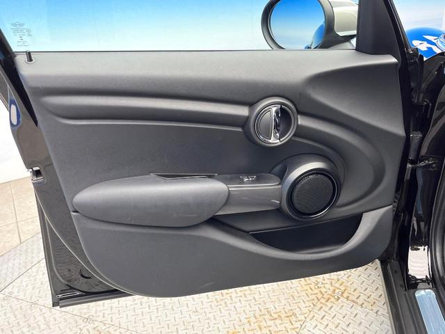 ＭＩＮＩ クーパーＤ　ワンオーナー　ペッパーＰＫＧ　カメラ／パーキングアシストＰＫＧ　ＬＥＤヘッドランプ／ユニオンジャックデザインＬＥＤリアランプ　純正ナビ　デュアルオートエアコン　スマートキー　禁煙車（37枚目）