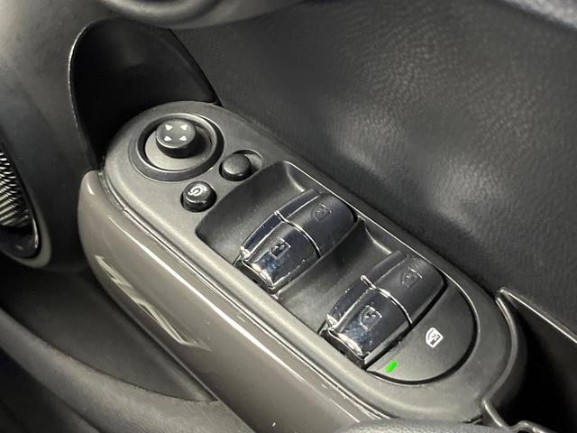 ＭＩＮＩ クーパーＤ　ワンオーナー　ペッパーＰＫＧ　カメラ／パーキングアシストＰＫＧ　ＬＥＤヘッドランプ／ユニオンジャックデザインＬＥＤリアランプ　純正ナビ　デュアルオートエアコン　スマートキー　禁煙車（47枚目）