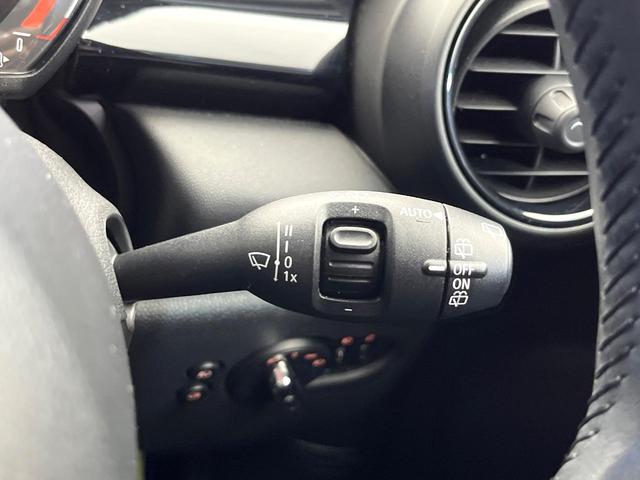 ＭＩＮＩ クーパーＤ　ワンオーナー　ペッパーＰＫＧ　カメラ／パーキングアシストＰＫＧ　ＬＥＤヘッドランプ／ユニオンジャックデザインＬＥＤリアランプ　純正ナビ　デュアルオートエアコン　スマートキー　禁煙車（48枚目）