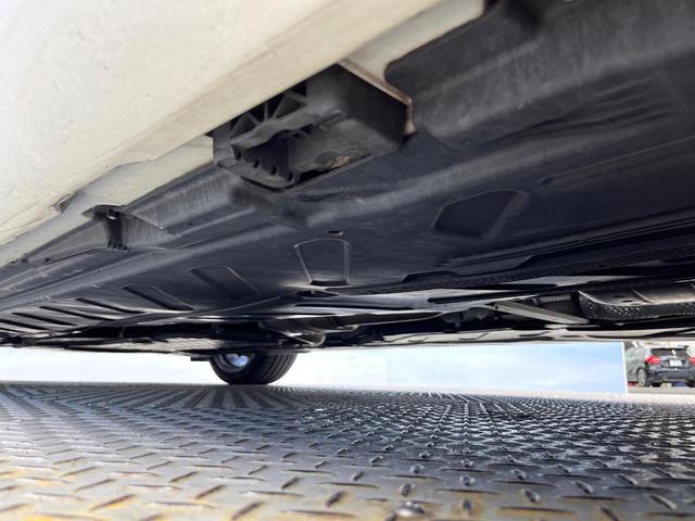 Eクラス E250 アバンギャルド スポーツ 全周囲カメラ レーダーセーフティPKG フットトランクオープナー ハーフレザーシート 前席シートヒーター 前席パワーシート オートマチックハイビーム 純正19インチAW COMMANDシステム 禁煙車(38枚目)