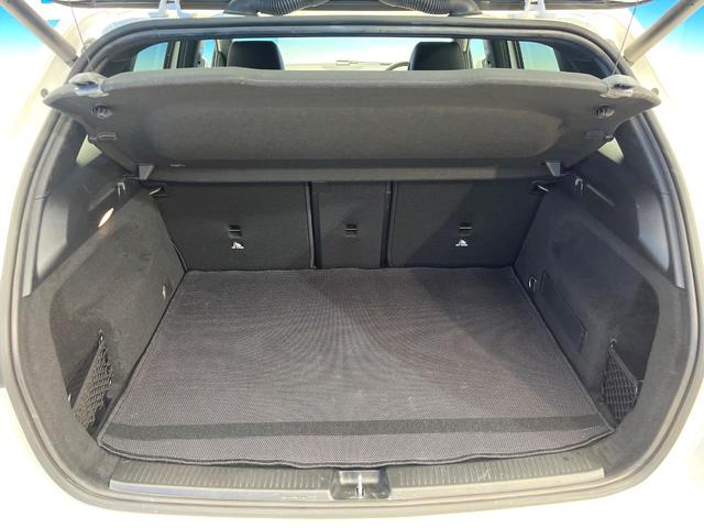 Ｂクラス Ｂ１８０　ＡＭＧライン　レーダーセーフティＰＫＧ　ナビゲーションＰＫＧ　アドバンスドＰＫＧ　ワンオーナー　ＡＰＰＬＥＣＡＲＰＬＡＹ　全周囲カメラ　半革シート　フットトランクオープナー　アンビエントライト　ハイビームアシスト（13枚目）